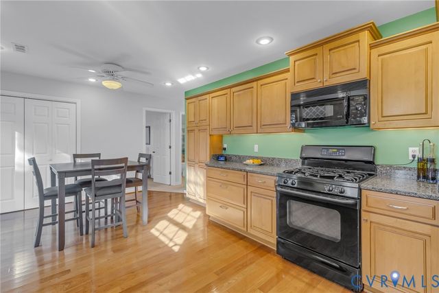 196 Matthews Cove Dr, Montross, VA 22520