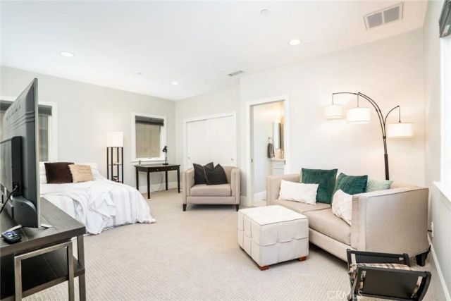 129 Dolphin, Seal Beach, CA 90740