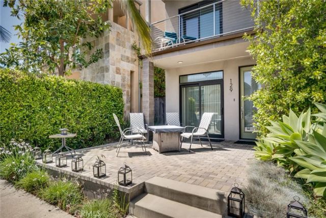 129 Dolphin, Seal Beach, CA 90740