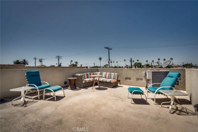 129 Dolphin, Seal Beach, CA 90740