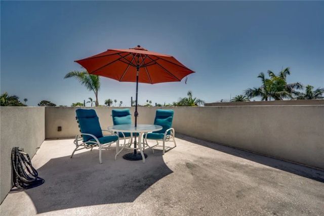 129 Dolphin, Seal Beach, CA 90740