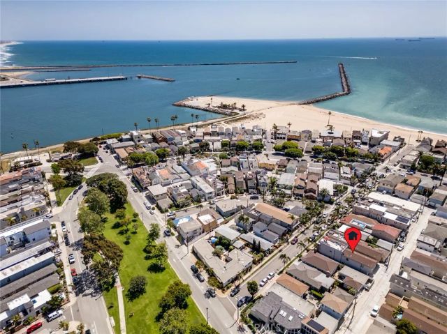129 Dolphin, Seal Beach, CA 90740