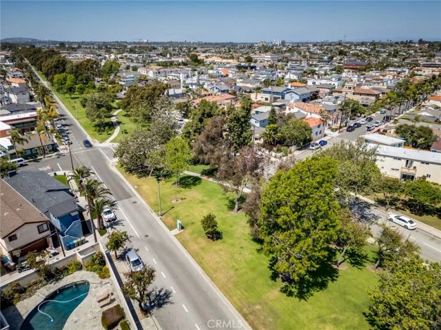129 Dolphin, Seal Beach, CA 90740