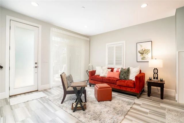 129 Dolphin, Seal Beach, CA 90740