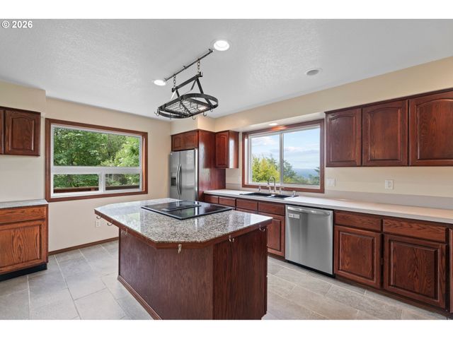 4955 GREEN MOUNTAIN Rd, Kalama, WA 98625