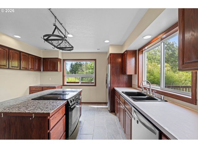 4955 GREEN MOUNTAIN Rd, Kalama, WA 98625