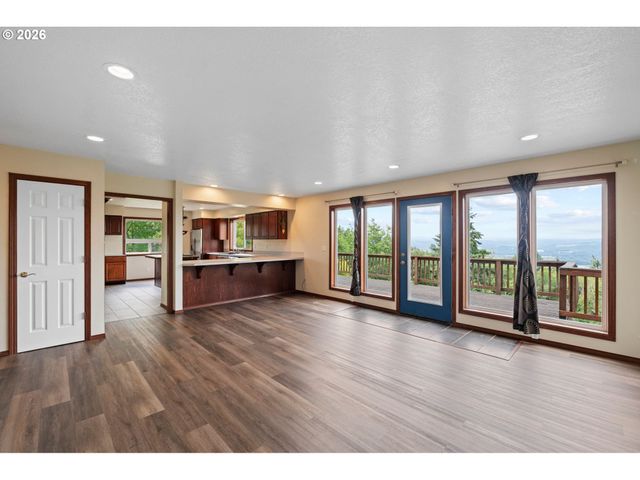 4955 GREEN MOUNTAIN Rd, Kalama, WA 98625