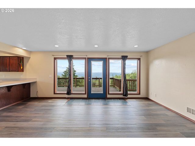 4955 GREEN MOUNTAIN Rd, Kalama, WA 98625