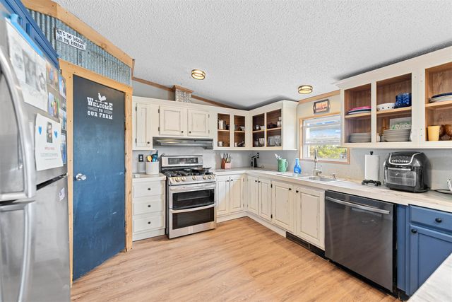 4720 W Pleasant Hill Rd, Salina, KS 67401