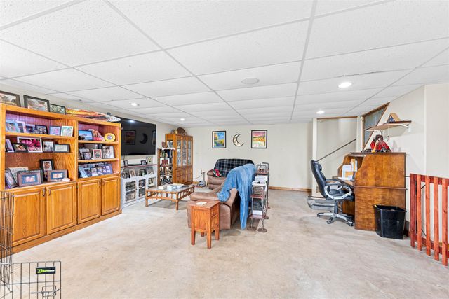 4720 W Pleasant Hill Rd, Salina, KS 67401