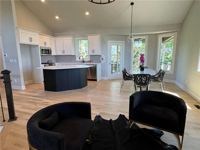 22698 W 87th Street, Lenexa, KS 66227