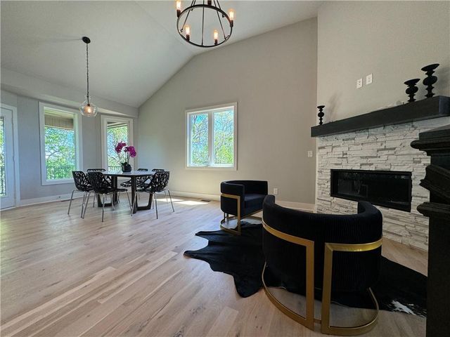 22698 W 87th Street, Lenexa, KS 66227