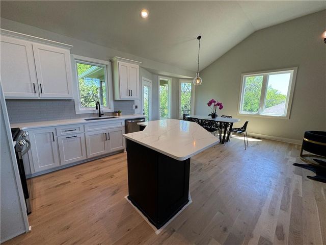 22698 W 87th Street, Lenexa, KS 66227