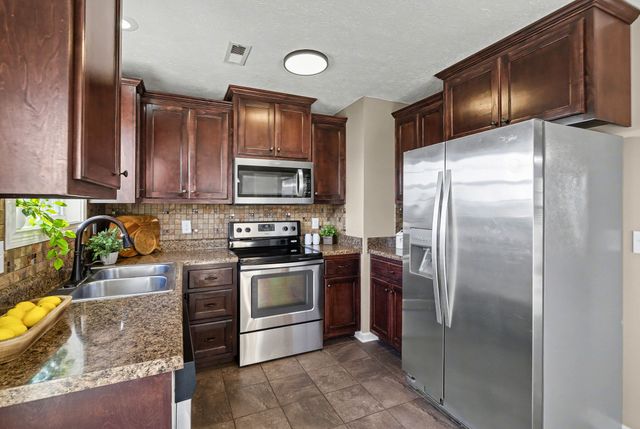 1304 Freedom Dr, Clarksville, TN 37042