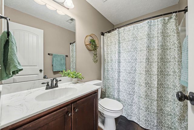 1304 Freedom Dr, Clarksville, TN 37042