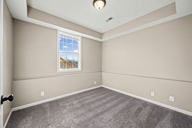 1304 Freedom Dr, Clarksville, TN 37042