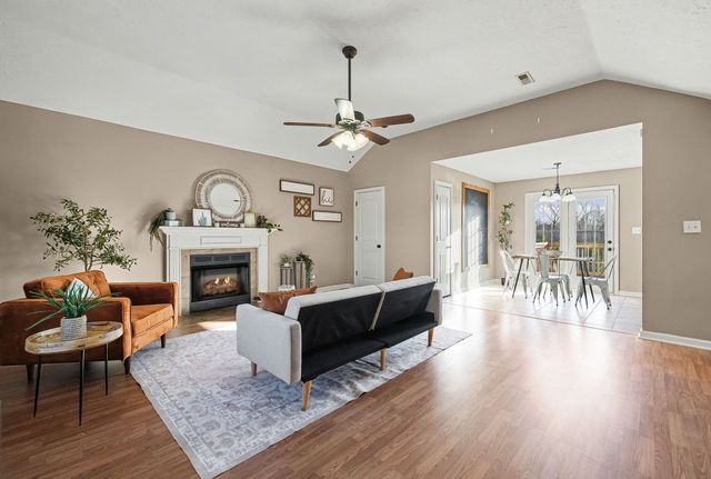 1304 Freedom Dr, Clarksville, TN 37042