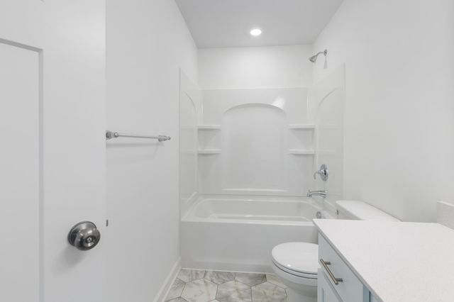 8902 Periwinkle Boulevard, Woodbury, MN 55129