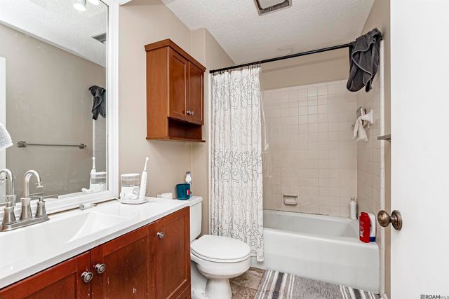 5435 Heatherstone Dr, Baton Rouge, LA 70720