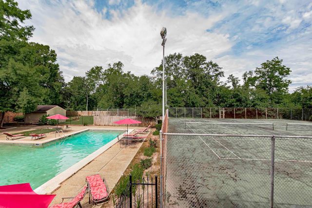 5435 Heatherstone Dr, Baton Rouge, LA 70720