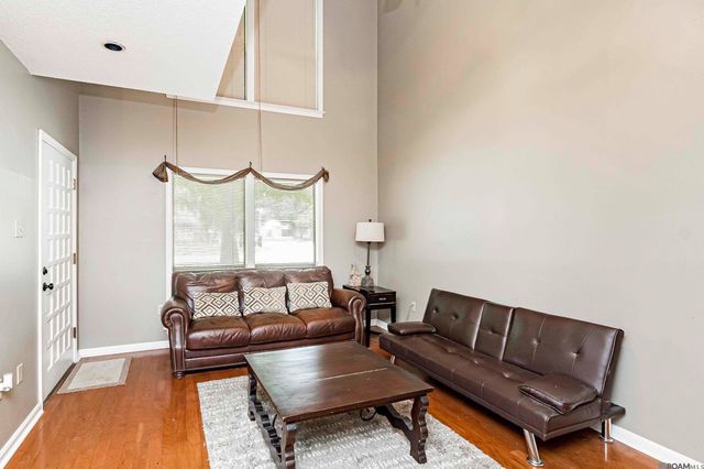 5435 Heatherstone Dr, Baton Rouge, LA 70720