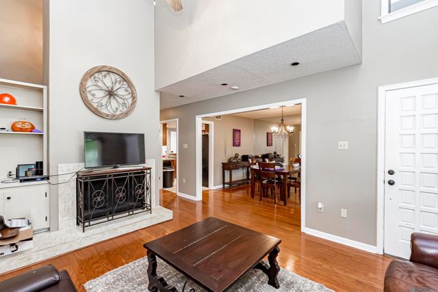 5435 Heatherstone Dr, Baton Rouge, LA 70720