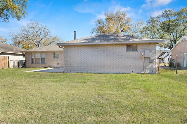 16002 Diana Lane, Houston, TX 77062