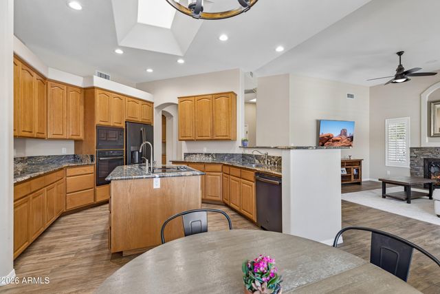 8452 W DONALD Drive, Peoria, AZ 85383