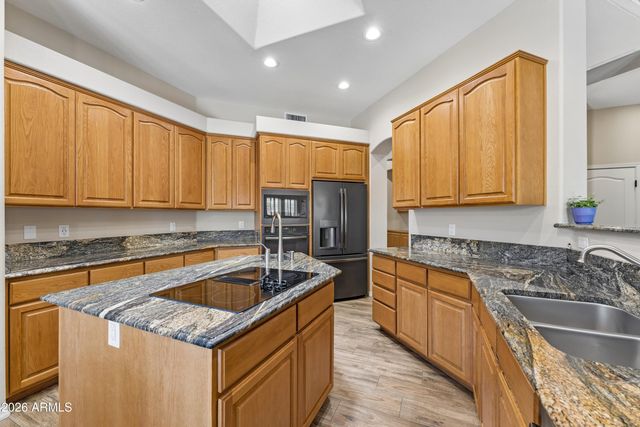 8452 W DONALD Drive, Peoria, AZ 85383