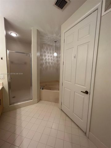 2816 Kinsington Cir 28-1, Weston, FL 33332