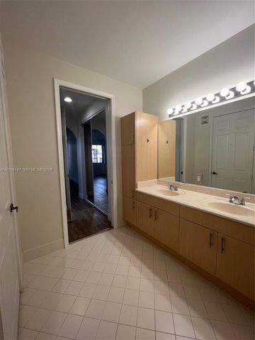 2816 Kinsington Cir 28-1, Weston, FL 33332