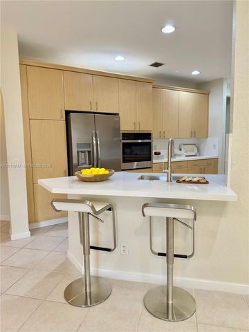 2816 Kinsington Cir 28-1, Weston, FL 33332