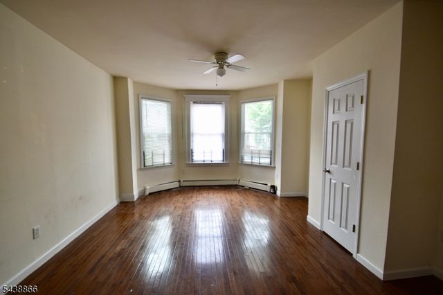 180 N 16Th St, East Orange City, NJ 07017