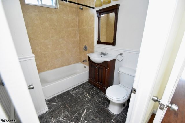 180 N 16Th St, East Orange City, NJ 07017