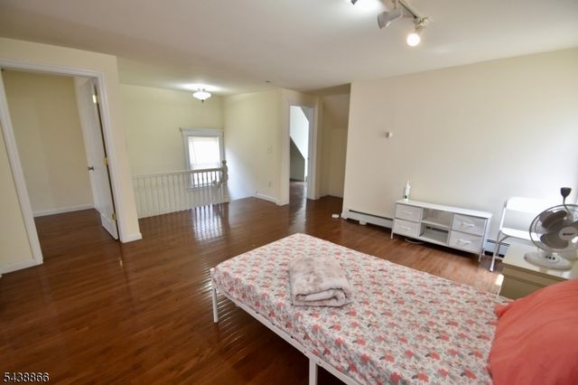 180 N 16Th St, East Orange City, NJ 07017