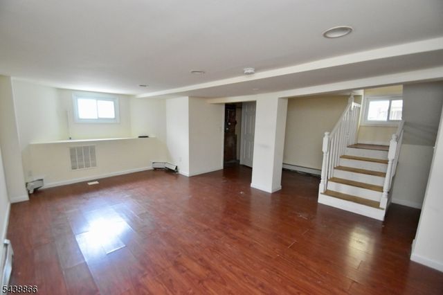 180 N 16Th St, East Orange City, NJ 07017