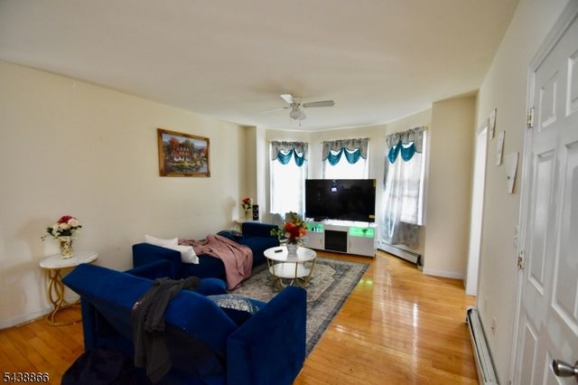 180 N 16Th St, East Orange City, NJ 07017