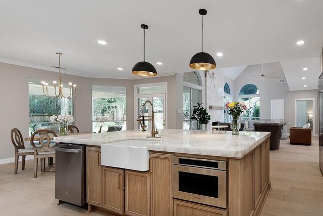 6 Misty Point, The Woodlands, TX 77380