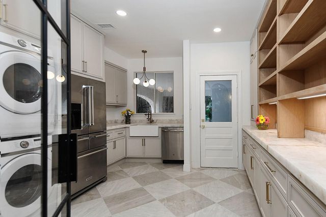 6 Misty Point, The Woodlands, TX 77380