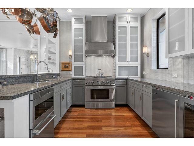 2018 Nw 16TH Ave, Portland, OR 97209