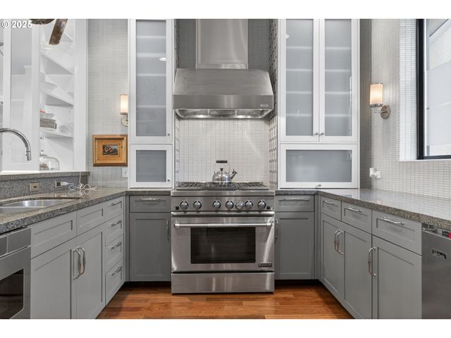 2018 Nw 16TH Ave, Portland, OR 97209