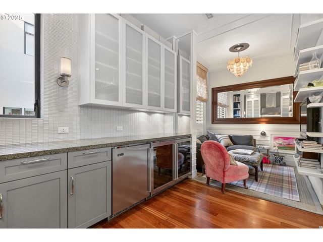 2018 Nw 16TH Ave, Portland, OR 97209