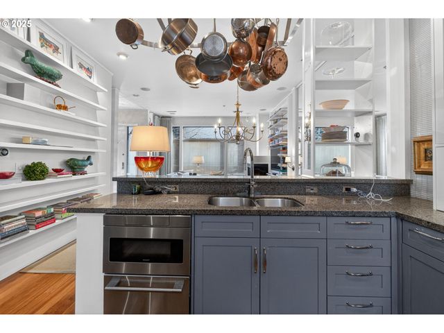 2018 Nw 16TH Ave, Portland, OR 97209