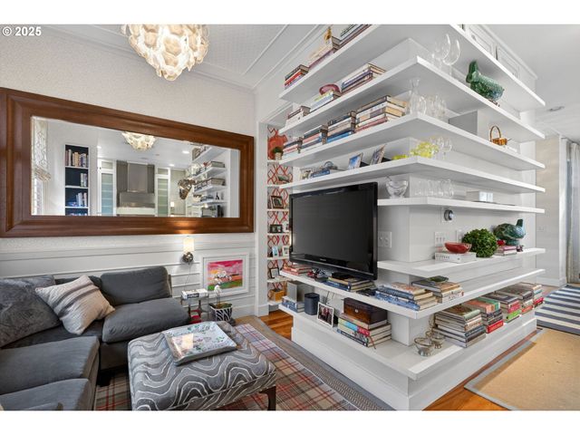 2018 Nw 16TH Ave, Portland, OR 97209