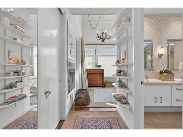 2018 Nw 16TH Ave, Portland, OR 97209