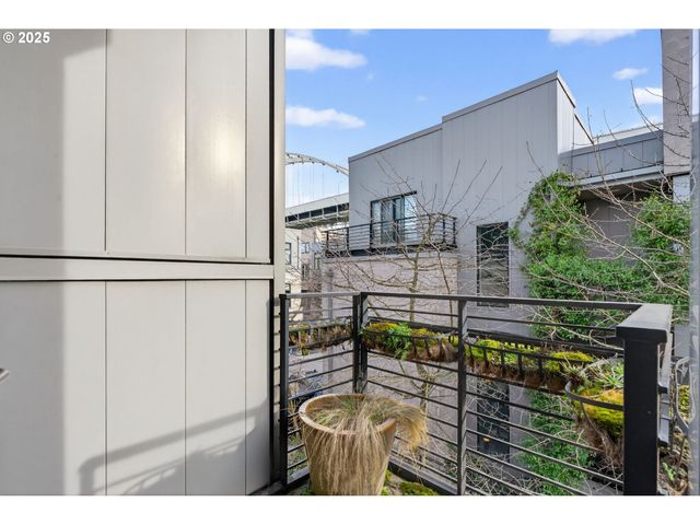 2018 Nw 16TH Ave, Portland, OR 97209