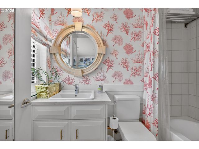 2018 Nw 16TH Ave, Portland, OR 97209