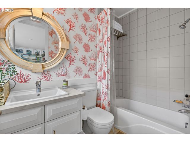 2018 Nw 16TH Ave, Portland, OR 97209