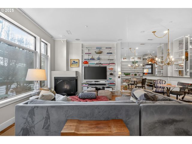 2018 Nw 16TH Ave, Portland, OR 97209