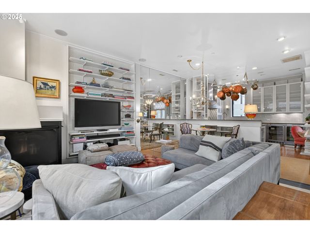 2018 Nw 16TH Ave, Portland, OR 97209